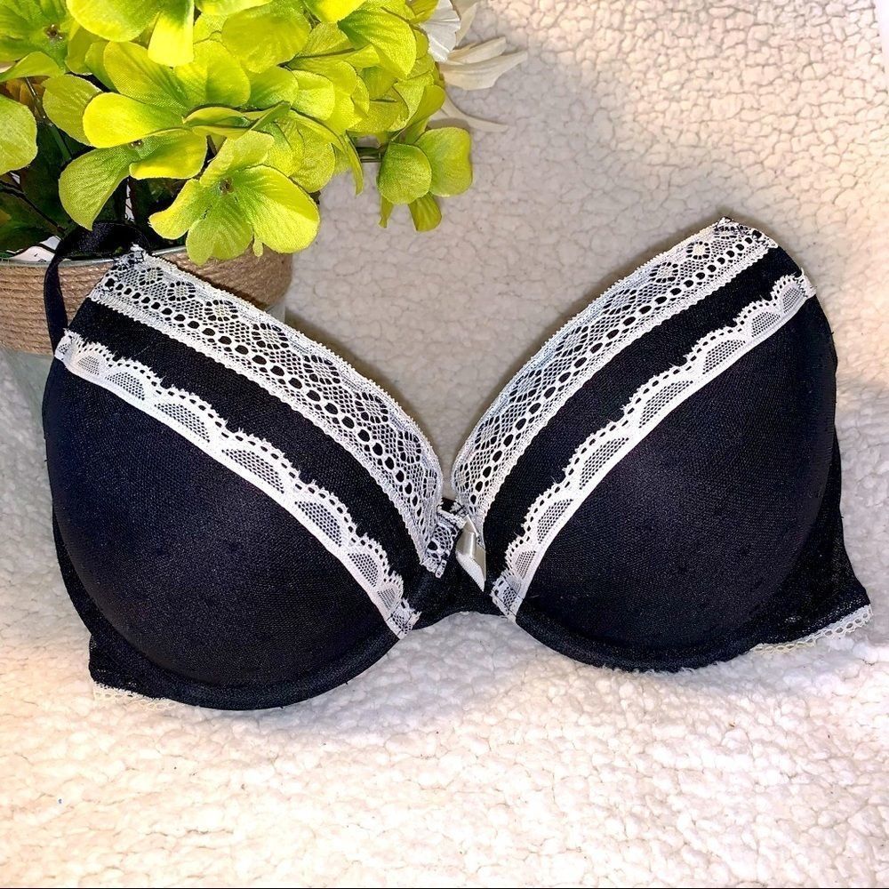 Beautiful 34D Black & White Lace Bra - Candies